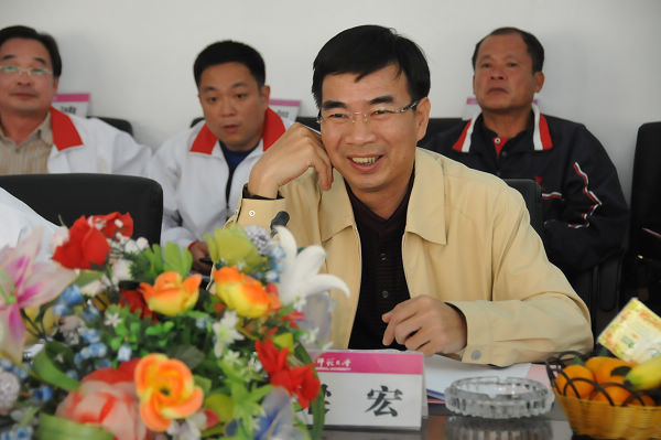 梁宏校长向桂林市委、市政府领导介绍学                    </div></div></article>
                    </div>
                    <div id=