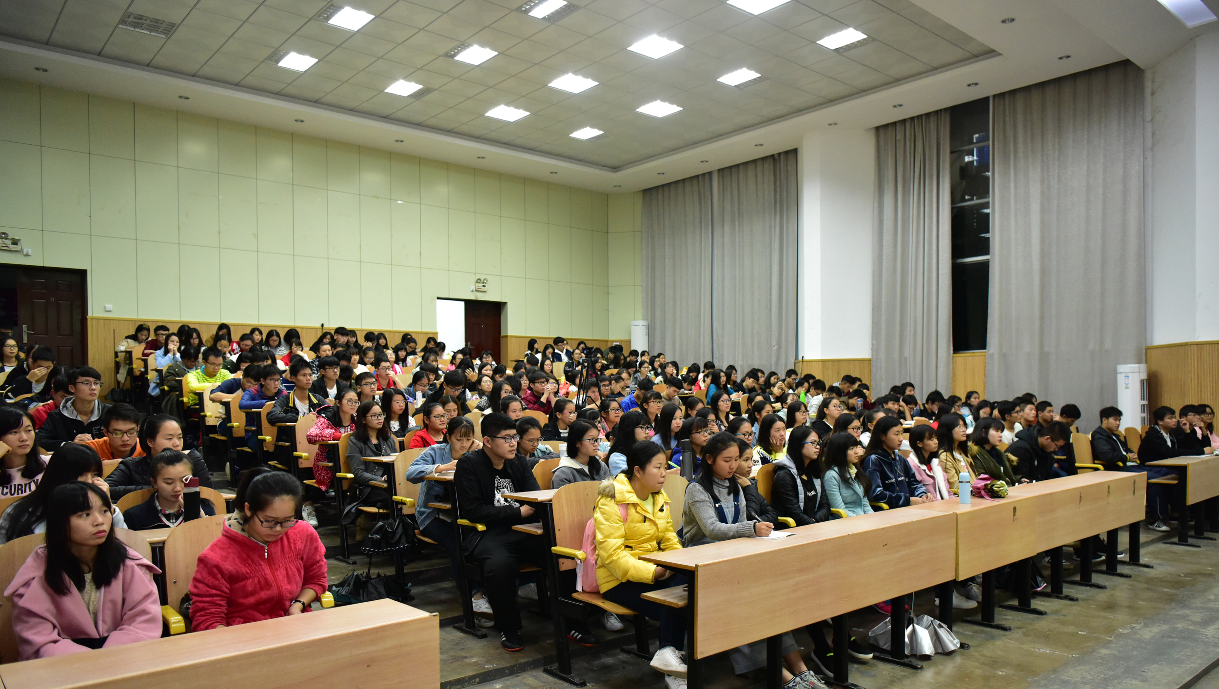 报告会现场19.jpg