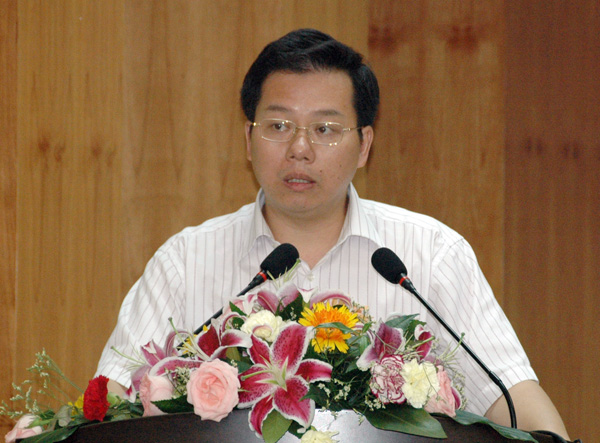 副校长贺祖斌作本科教学工作水平评估工作的特色项目建设和综合规划工作的讲话。