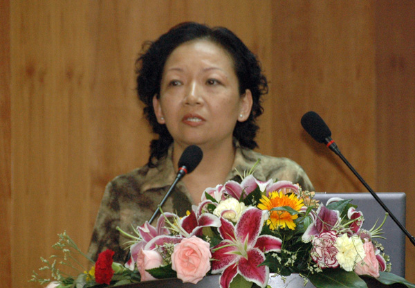 校党委副书记王枬作加强学风建设的讲话。