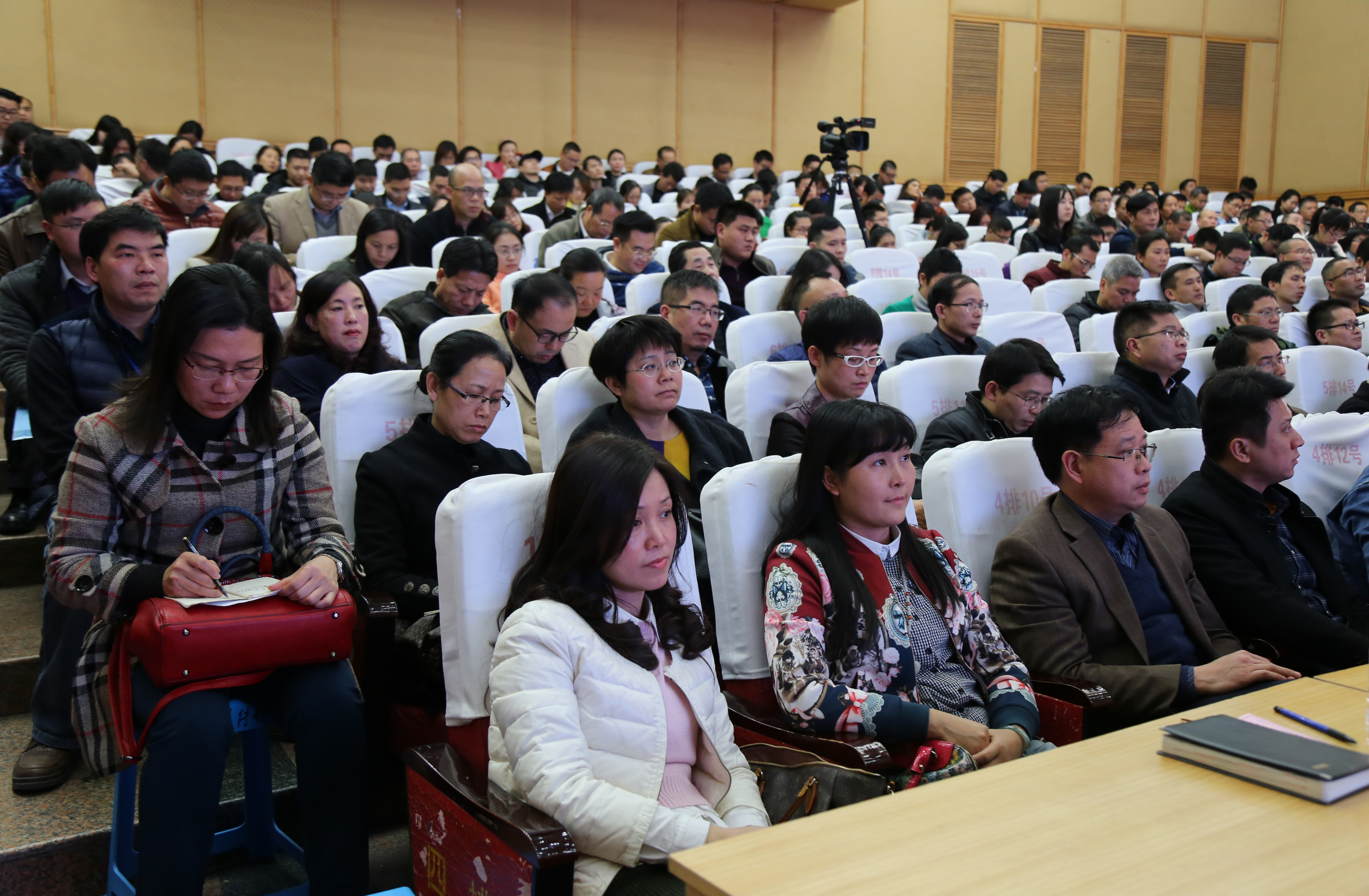 报告会现场3０.jpg