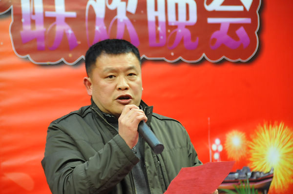 校党委王源平副书记在晚会上致辞