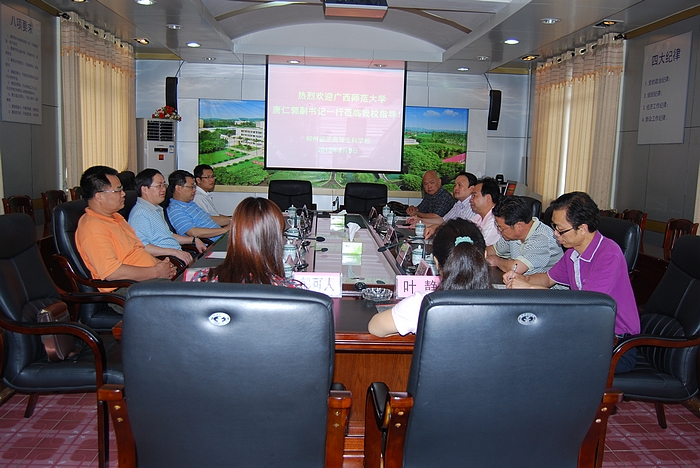 唐仁郭副书记一行与我校在柳州师专工作的校友座谈