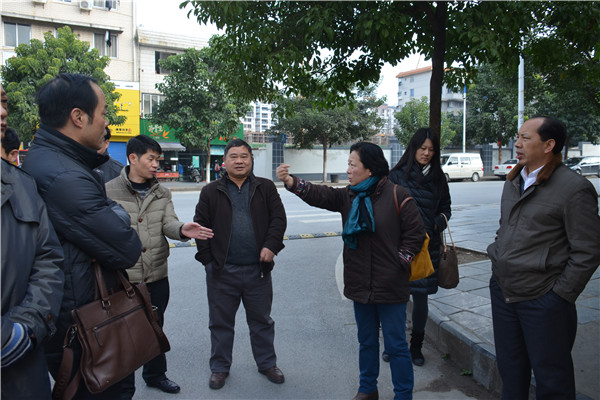 王枬了解北门开放时间情况 要求增加北门开放时间 方便教职工通行