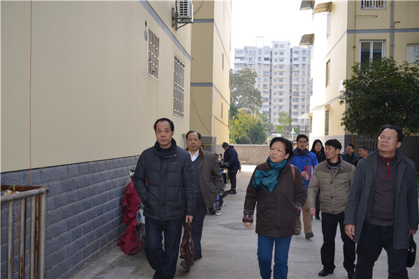 王枬实地了解东院高层次人才住宅小区情况