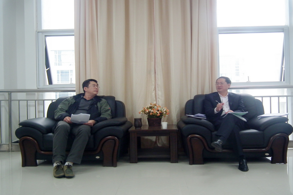 校党委副书记唐仁郭在体育学院开展座谈会