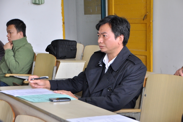 副校长张师超在电子工程学院听课(大学生通讯社 李显杨 摄)