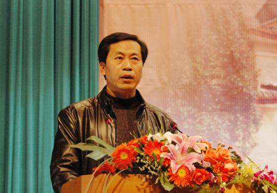 讨论小组召集人代表汇报本组讨论情况