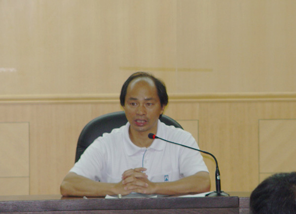 易忠副校长在培训会上致辞