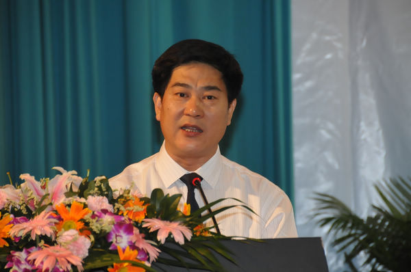 教育部教师工作司副司长葛振江在会上致辞