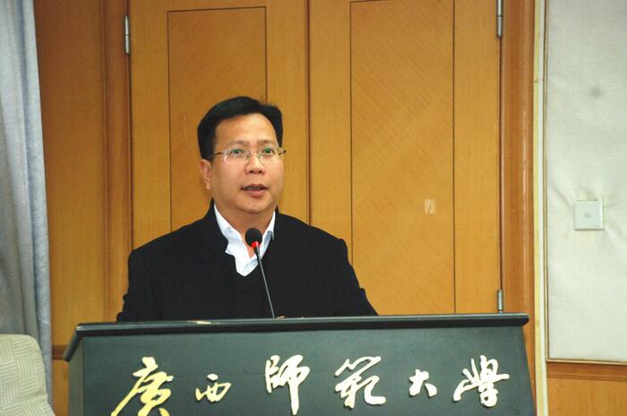 覃卫国副校长讲话.jpg