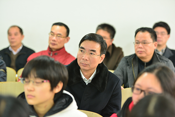 梁宏校长在环境与资源资学院听课（大学生通讯社 陈园园/摄）