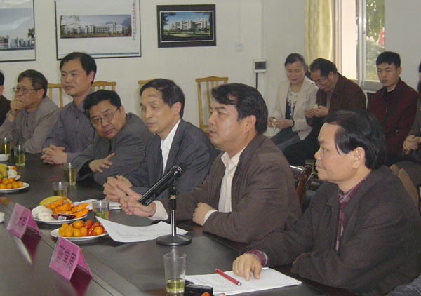 我校党委书记陈大克致词欢迎朱华一行。