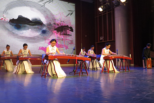 古筝合奏《弥渡山歌》（大学生通讯社 陈佳琳/摄）