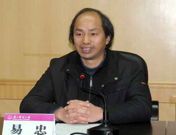 易忠副校长在会上讲话。