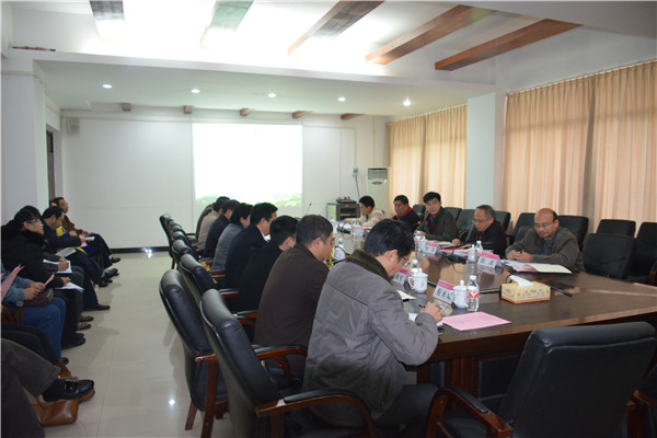 2013年我校创建安全文明校园考核测评汇报会现场