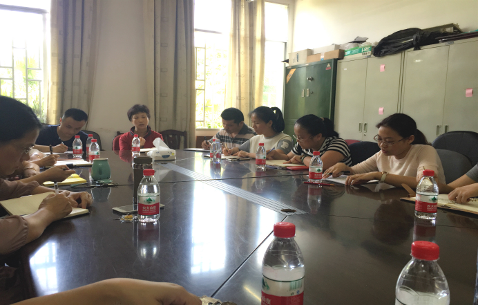 财务处全体党员参加专题党课学习