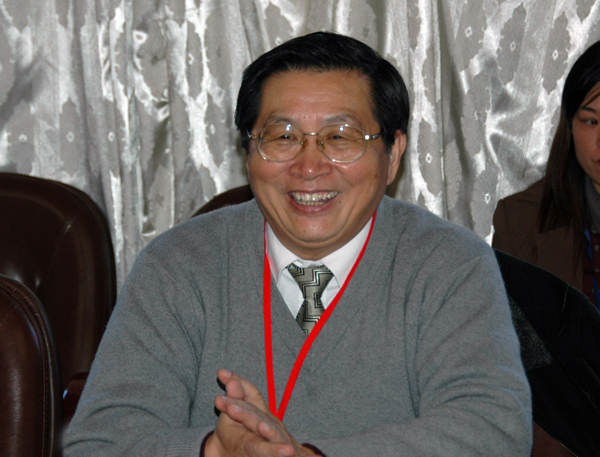 专家组组长万辅彬讲话。