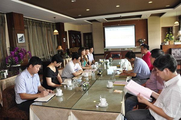 职师学院领导向人力资源和社会保障局领导和专家汇报建站工作