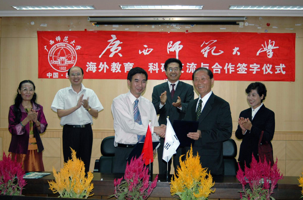 我校与韩国国立木浦大学签订了两校交流合作办学项目协议。