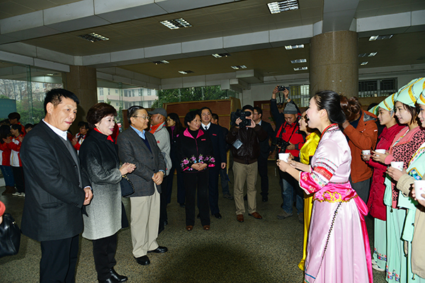 为台湾的客人送上祝福