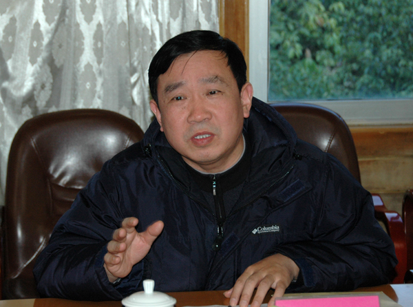 自治区高校工委副书记、纪工委书记孙海潮在会上讲话。