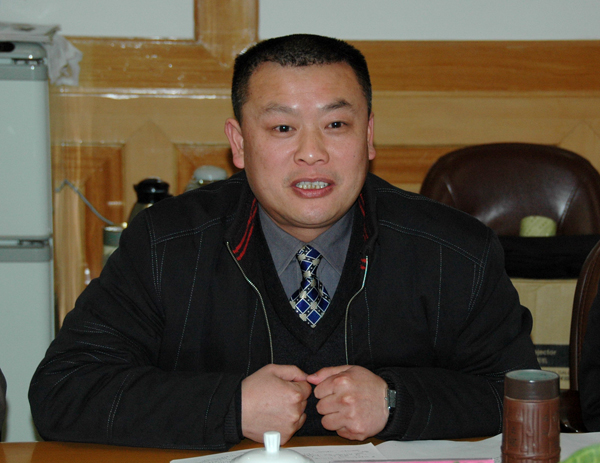 校党委副书记王源平在会上讲话。