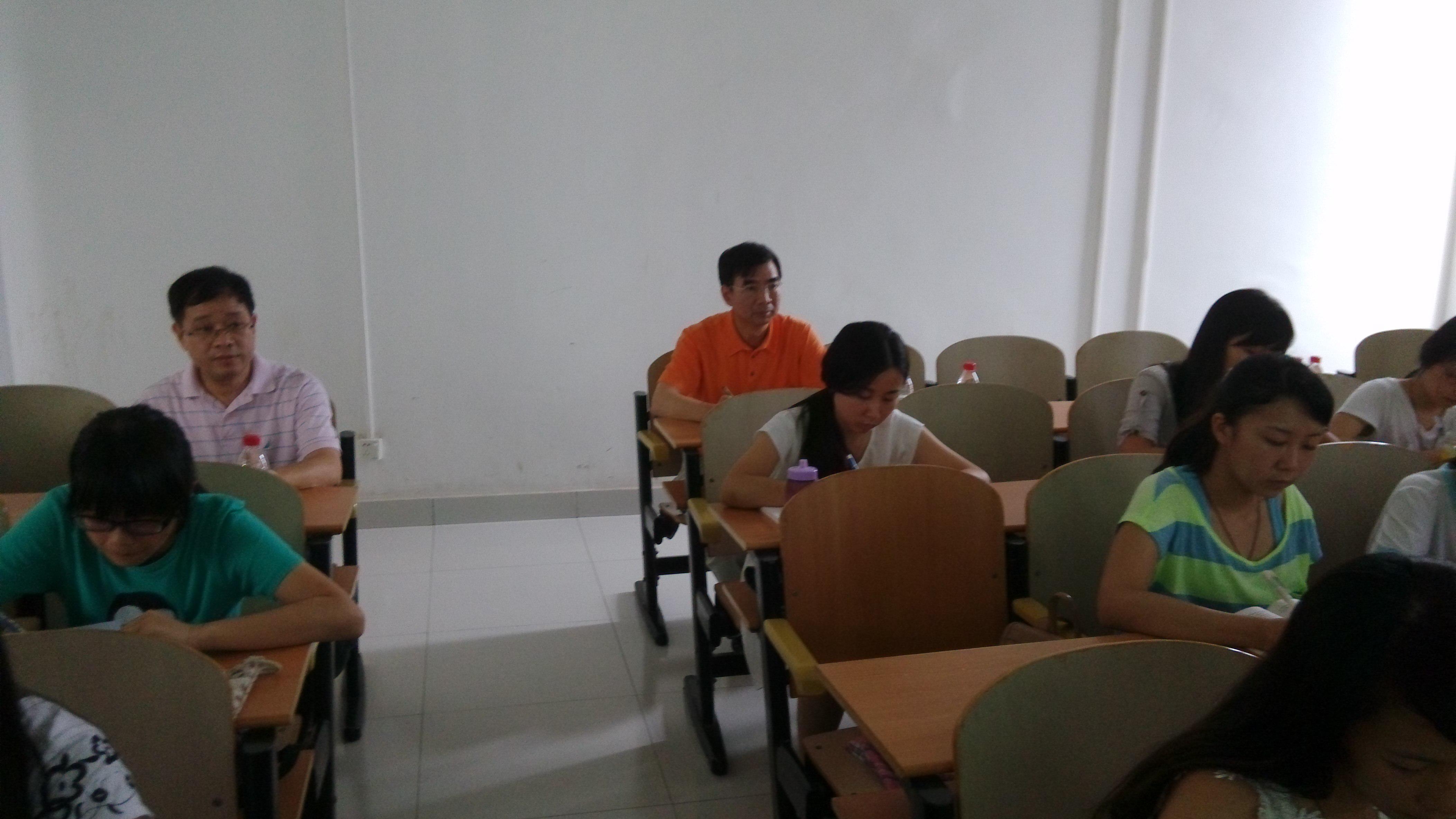 梁宏校长听课现场