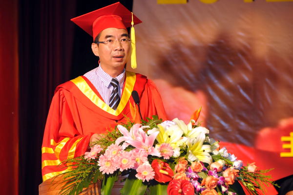 校长梁宏寄语2012届研究生