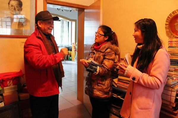 黄麟生教授接受学生记者采访