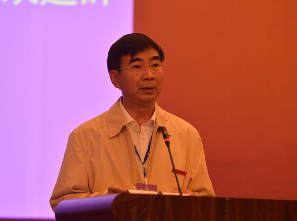 我校校长梁宏致欢迎词