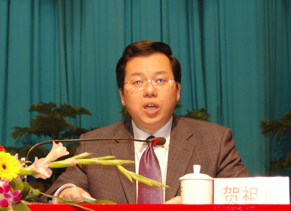 贺祖斌副校长主持报告会。