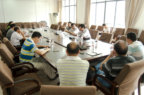 召开工作落实会现场