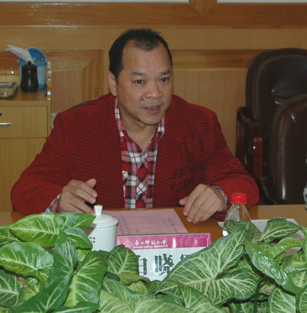 白晓军副校长在座谈会上介绍情况