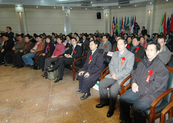 500多位校内外领导、嘉宾和师生参加庆典。