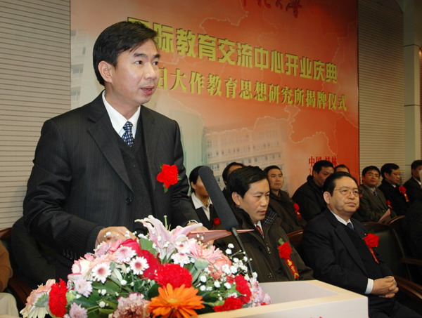 梁宏校长致词。