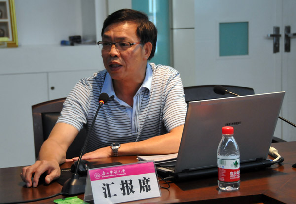 钟瑞添副校长向专家组汇报我校马克思主义理论学科点情况