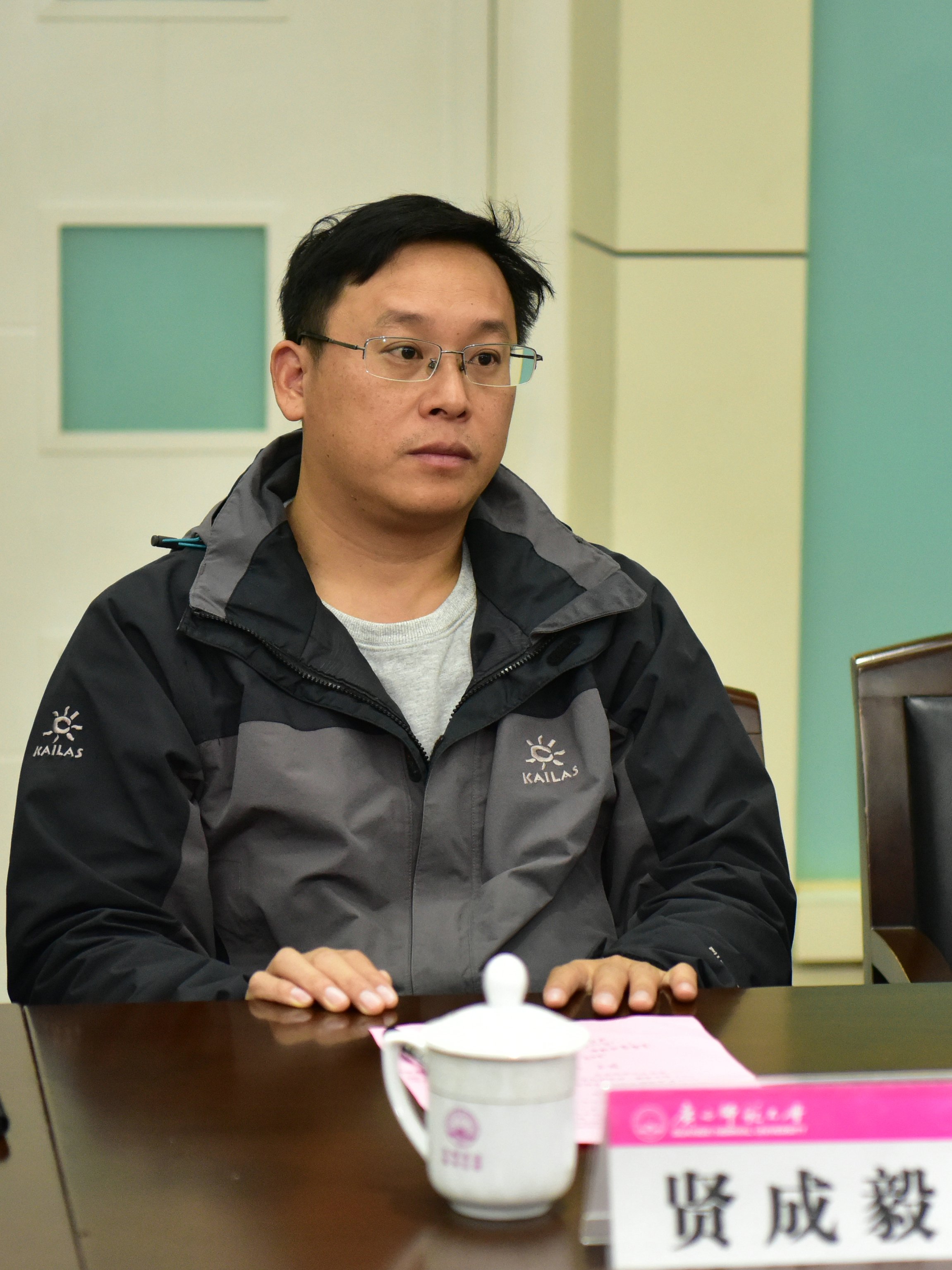 6、民建支部主委贤成毅发言.JPG