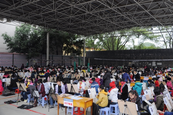 美术专业全区招生统一考试我校考点现场一角（大学生记者团 潘攀 摄）