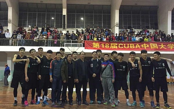 领队、教练与运动员合影