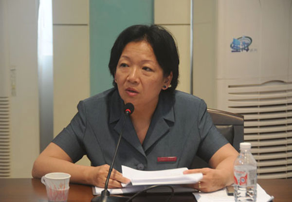 校党委书记王枬在会上讲话。