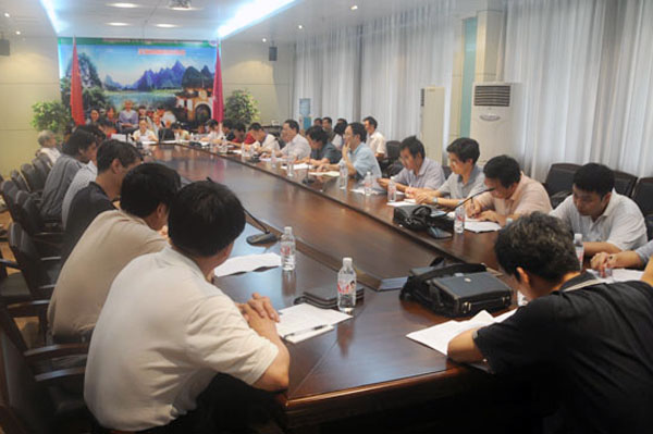 我校召开就业促进会议。