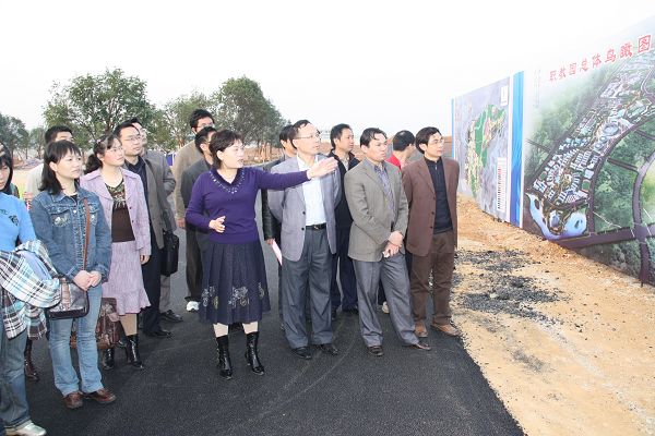 柳州城市职业学院范莉莎院长介绍柳州职教发展情况。