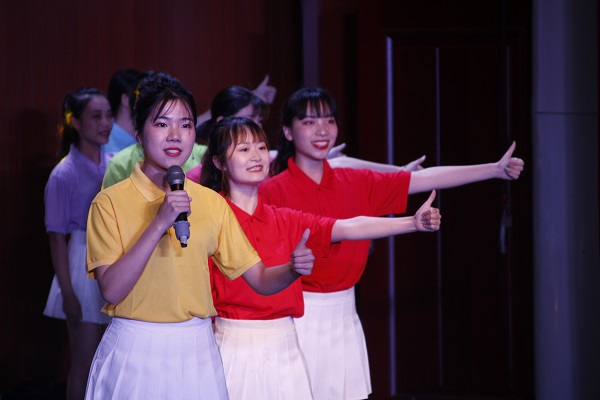 《今天我们这样爱国》.JPG