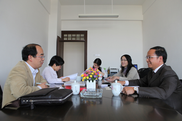 双方洽谈合作事宜