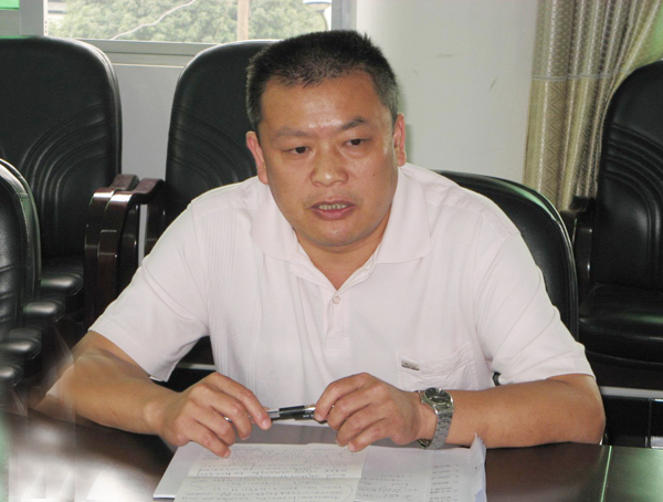 校党委副书记、工会主席王源平在会上讲话。