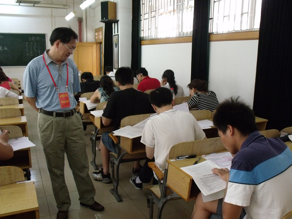 唐仁郭副书记巡视考场