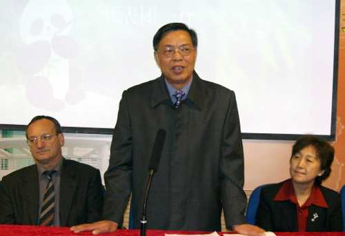 钟瑞添副校长致辞。