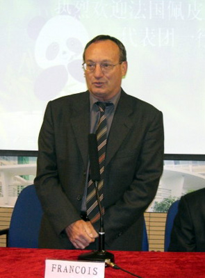 Francois.Feral校长讲话。