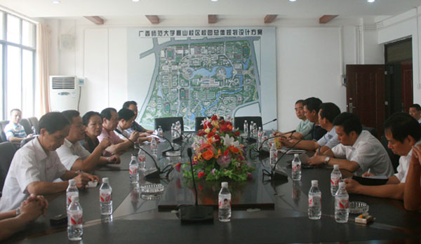 刘君书记一行与我校领导座谈。